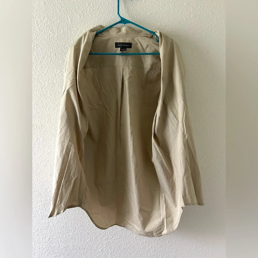 Banana Republic Men’s Button Up Shirt Size M Neutral Beige Casual Dress Shirt